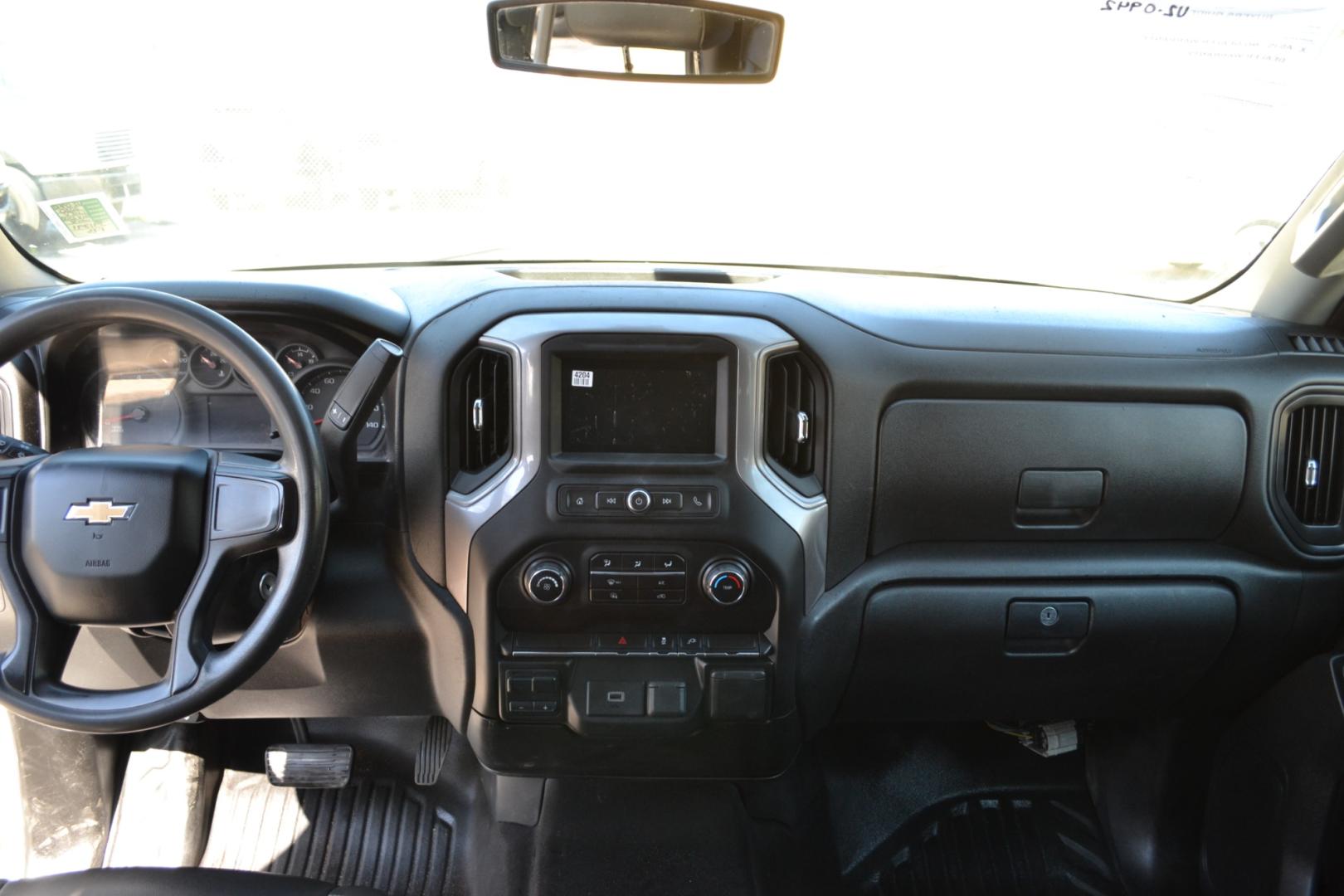 2020 WHITE /BLACK CHEVROLET 2500HD with an V8 6.6L GASOLINE engine, 6SPD AUTOMATIC transmission, located at 9172 North Fwy, Houston, TX, 77037, (713) 910-6868, 29.887470, -95.411903 - Photo#13